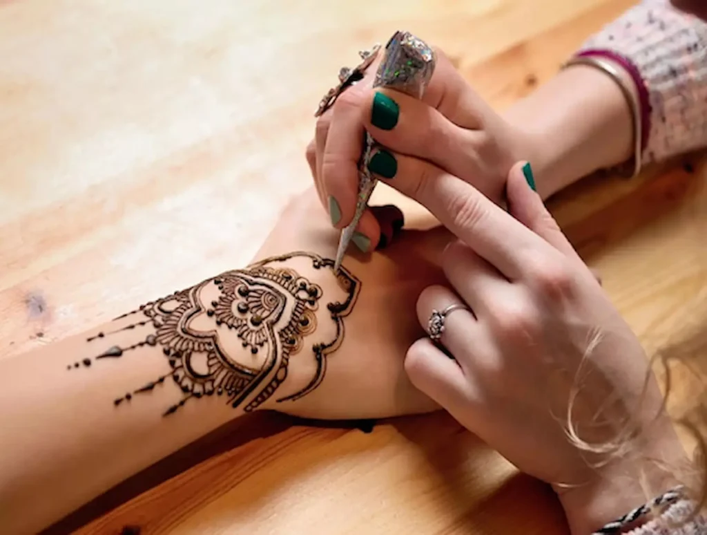 Mehndi & Nail Combo Packages Now in Dubai